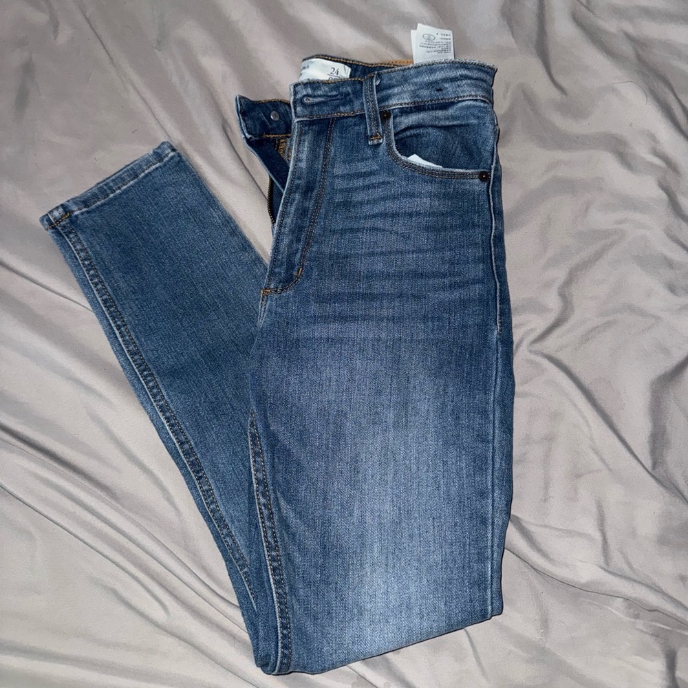 Abercrombie & Fitch Ankle Jean High Rise